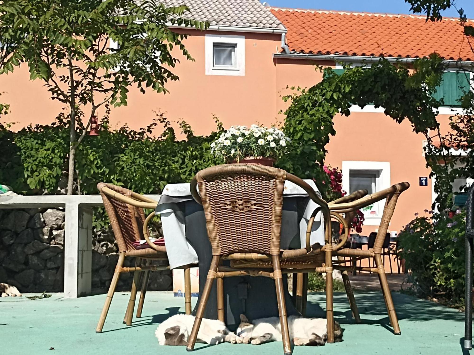 App Bonic Apartamento Veli Lošinj Quarto foto